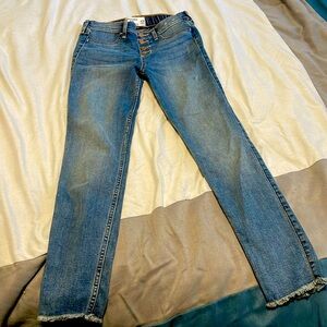 Abercrombie is kids high rise jegging